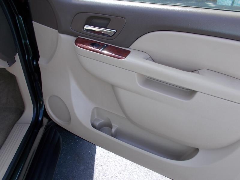 Chevrolet Avalanche 4WD Crew Cab LS 2013