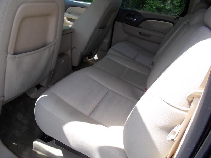 Chevrolet Avalanche 4WD Crew Cab LS 2013