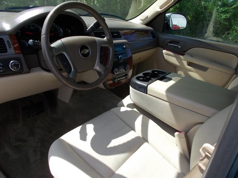 Chevrolet Avalanche 4WD Crew Cab LS 2013