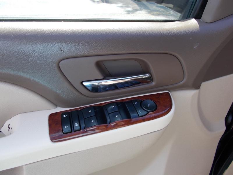 Chevrolet Avalanche 4WD Crew Cab LS 2013