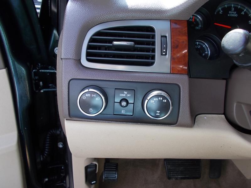 Chevrolet Avalanche 4WD Crew Cab LS 2013