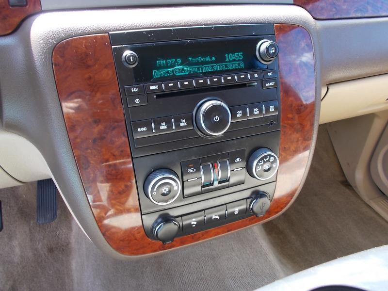 Chevrolet Avalanche 4WD Crew Cab LS 2013