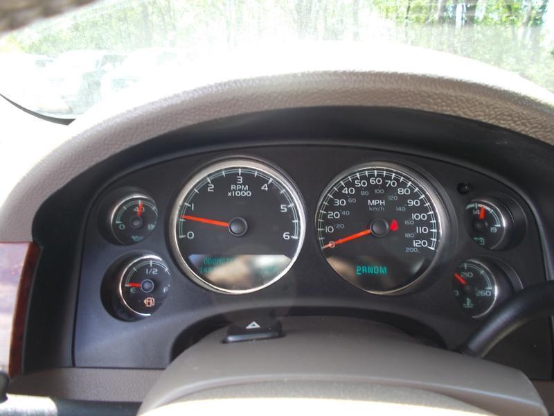 Chevrolet Avalanche 4WD Crew Cab LS 2013