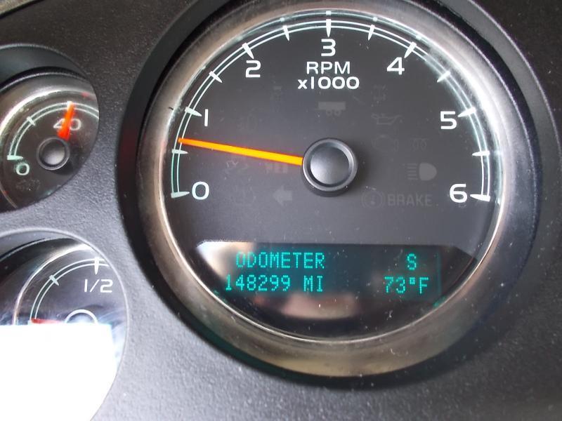 Chevrolet Avalanche 4WD Crew Cab LS 2013