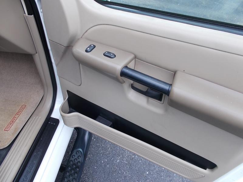 Ford Explorer Sport Trac 4dr 126" WB XLT Premium 2004