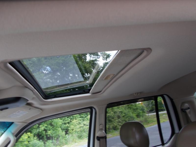 Ford Explorer Sport Trac 4dr 126" WB XLT Premium 2004