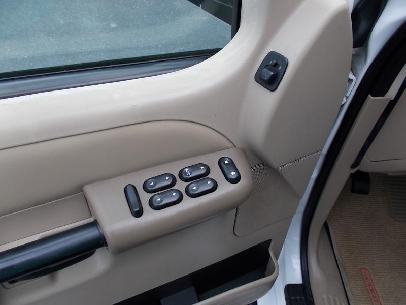 Ford Explorer Sport Trac 4dr 126" WB XLT Premium 2004