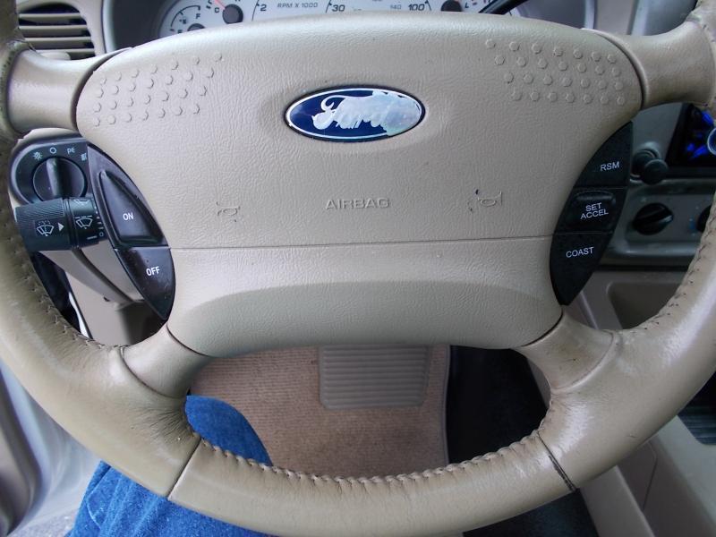 Ford Explorer Sport Trac 4dr 126" WB XLT Premium 2004