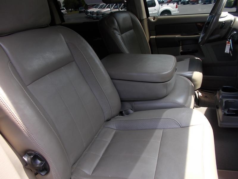 Dodge Ram 3500 4WD Mega Cab 160.5" Laramie 2009