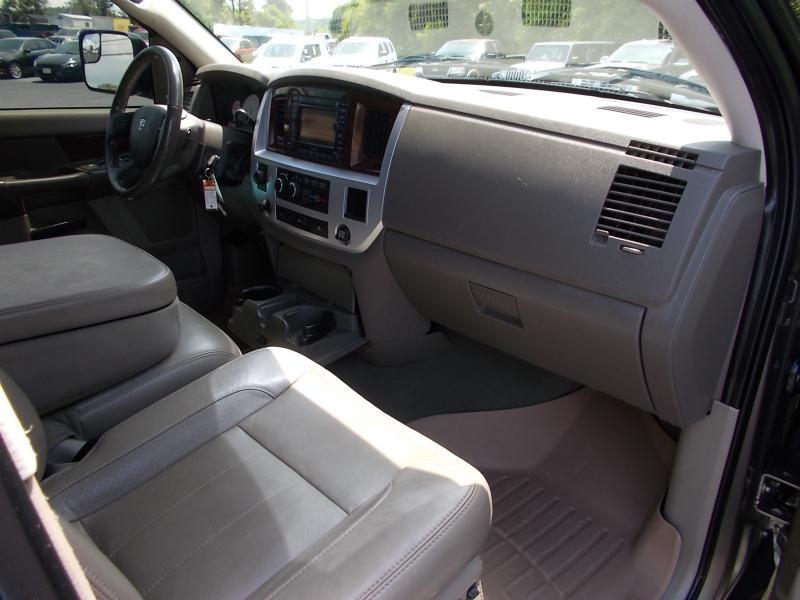 Dodge Ram 3500 4WD Mega Cab 160.5" Laramie 2009