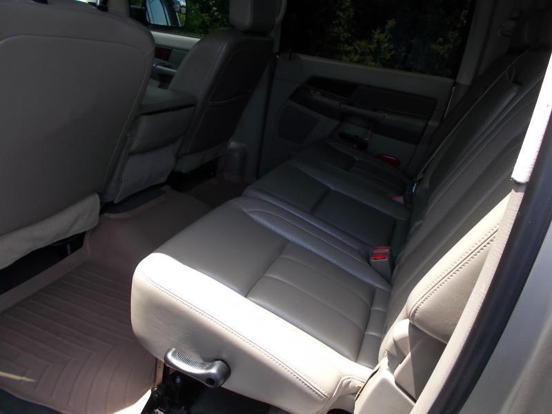 Dodge Ram 3500 4WD Mega Cab 160.5" Laramie 2009
