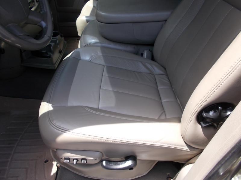 Dodge Ram 3500 4WD Mega Cab 160.5" Laramie 2009