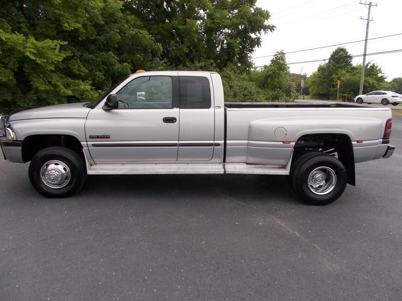 Dodge Ram 3500 4dr Quad Cab 155" WB DRW 4WD 2001