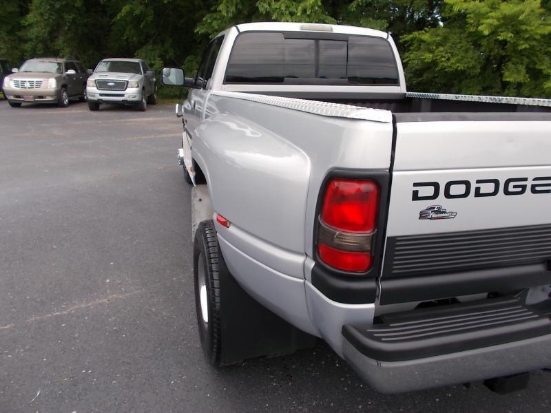 Dodge Ram 3500 4dr Quad Cab 155" WB DRW 4WD 2001