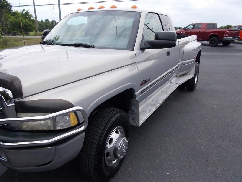 Dodge Ram 3500 4dr Quad Cab 155" WB DRW 4WD 2001