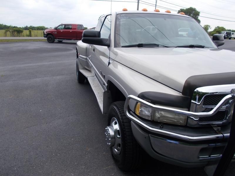 Dodge Ram 3500 4dr Quad Cab 155" WB DRW 4WD 2001