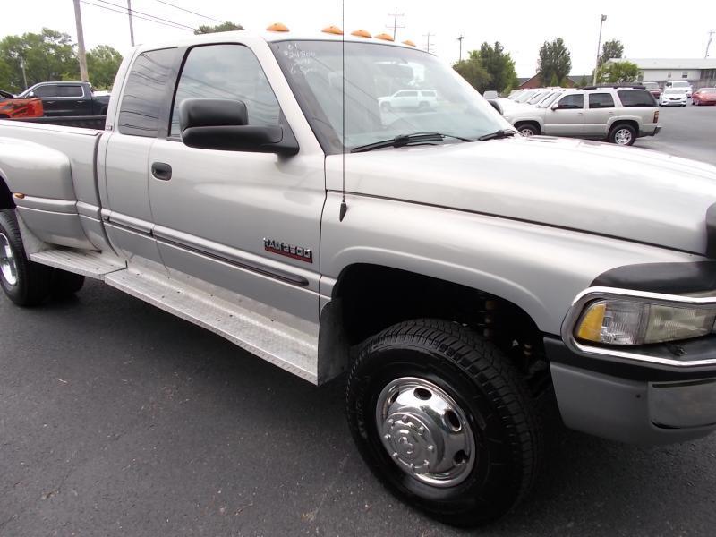 Dodge Ram 3500 4dr Quad Cab 155" WB DRW 4WD 2001