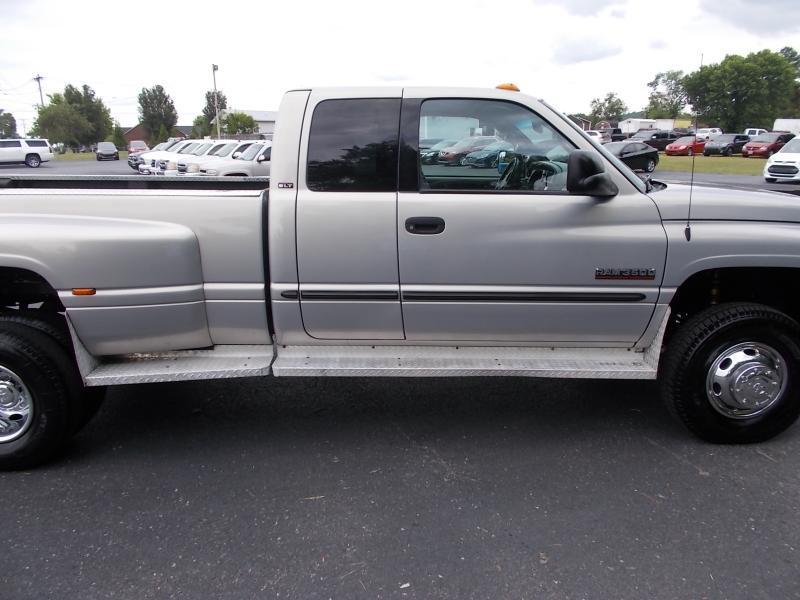 Dodge Ram 3500 4dr Quad Cab 155" WB DRW 4WD 2001