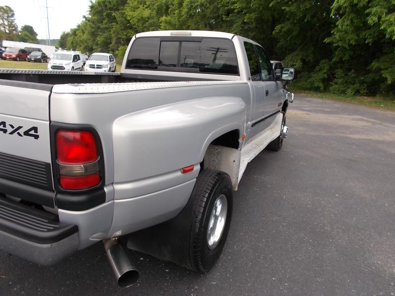 Dodge Ram 3500 4dr Quad Cab 155" WB DRW 4WD 2001