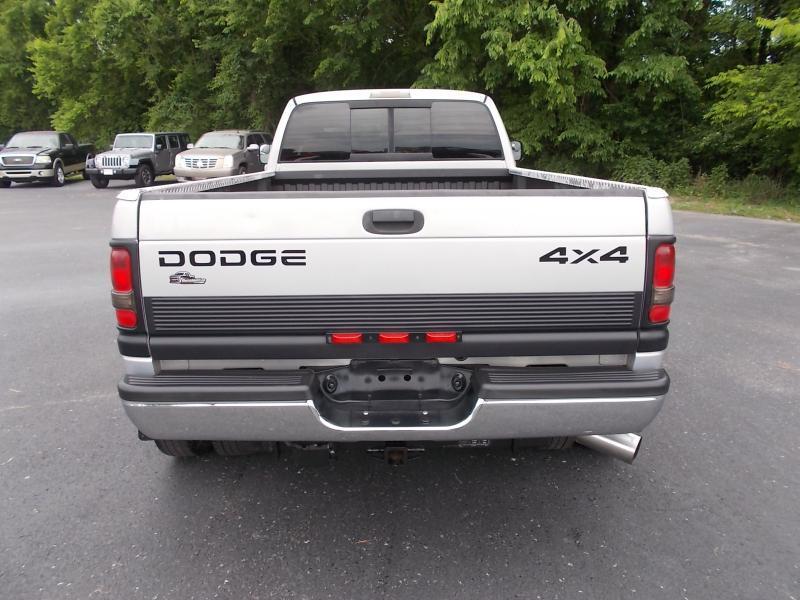 Dodge Ram 3500 4dr Quad Cab 155" WB DRW 4WD 2001