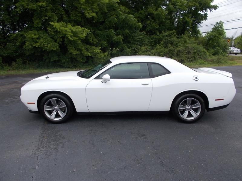 Dodge Challenger SXT RWD 2019