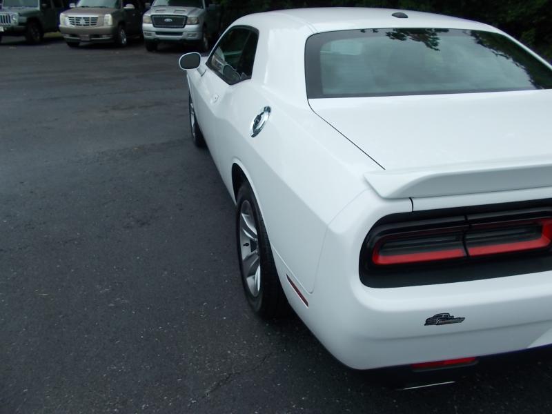 Dodge Challenger SXT RWD 2019