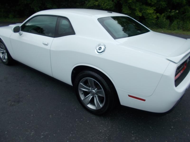 Dodge Challenger SXT RWD 2019