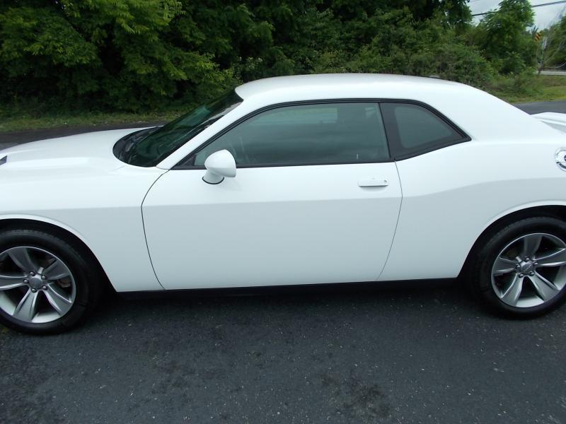 Dodge Challenger SXT RWD 2019