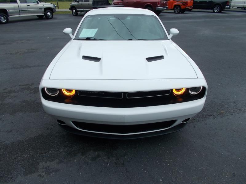 Dodge Challenger SXT RWD 2019