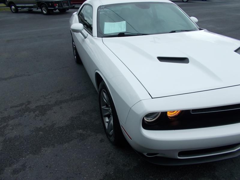 Dodge Challenger SXT RWD 2019