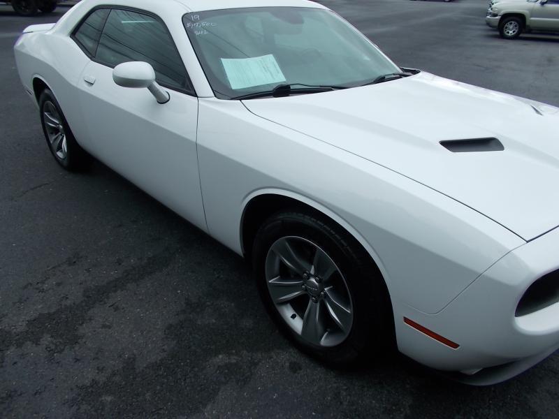 Dodge Challenger SXT RWD 2019
