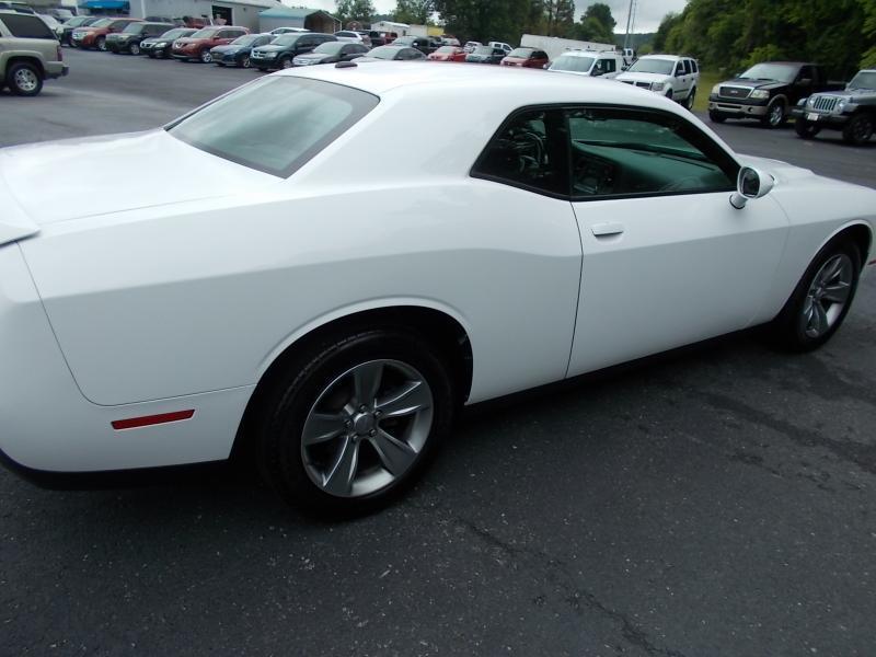 Dodge Challenger SXT RWD 2019
