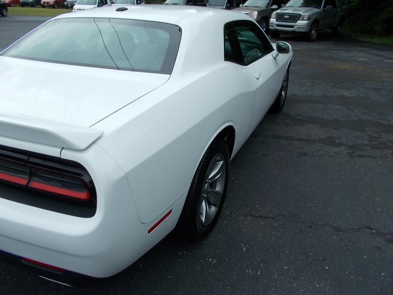 Dodge Challenger SXT RWD 2019
