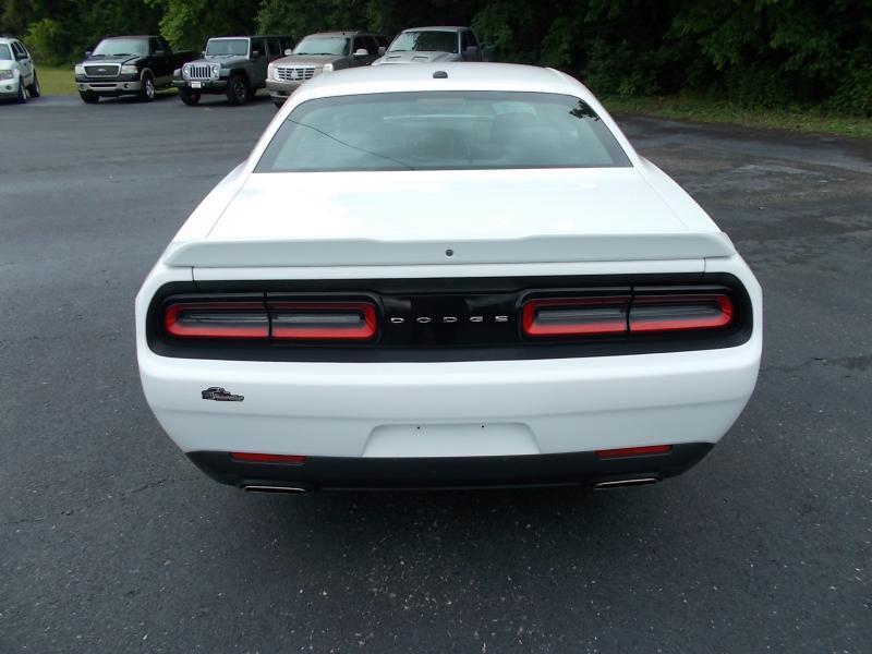 Dodge Challenger SXT RWD 2019