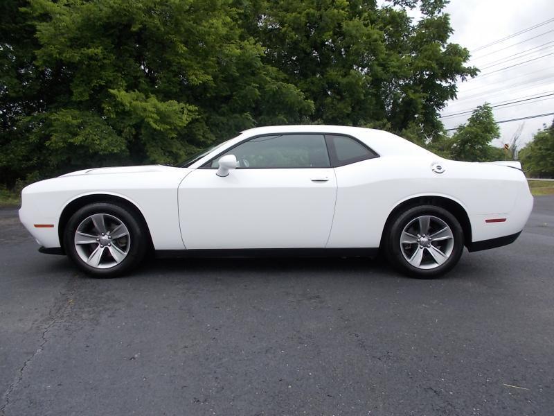 Dodge Challenger SXT RWD 2019