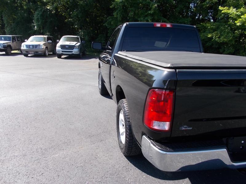RAM 1500 Tradesman 4x4 Regular Cab 6'4" Box 2017
