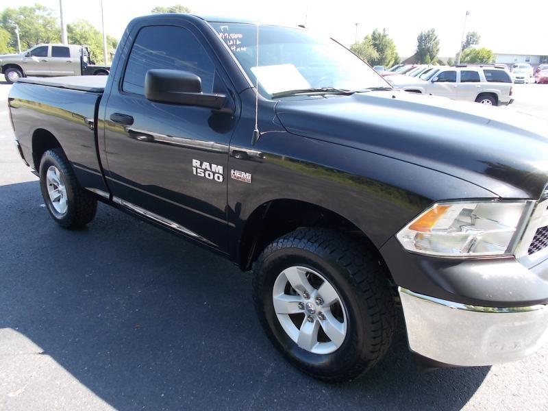 RAM 1500 Tradesman 4x4 Regular Cab 6'4" Box 2017