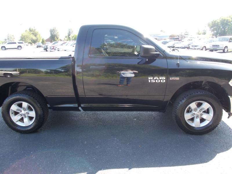 RAM 1500 Tradesman 4x4 Regular Cab 6'4" Box 2017