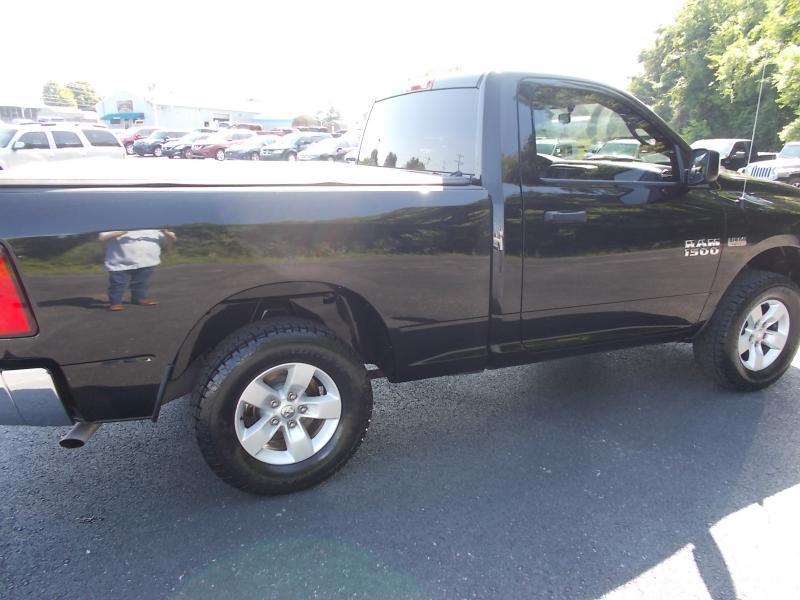 RAM 1500 Tradesman 4x4 Regular Cab 6'4" Box 2017