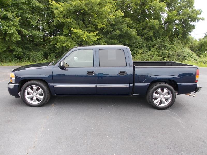 GMC Sierra 1500 Crew Cab 143.5" WB SLE 2005