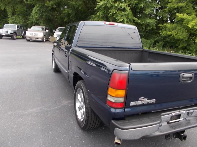 GMC Sierra 1500 Crew Cab 143.5" WB SLE 2005
