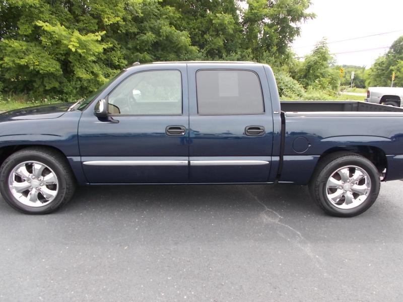 GMC Sierra 1500 Crew Cab 143.5" WB SLE 2005