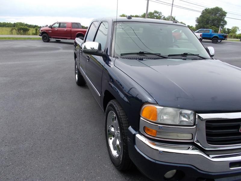 GMC Sierra 1500 Crew Cab 143.5" WB SLE 2005