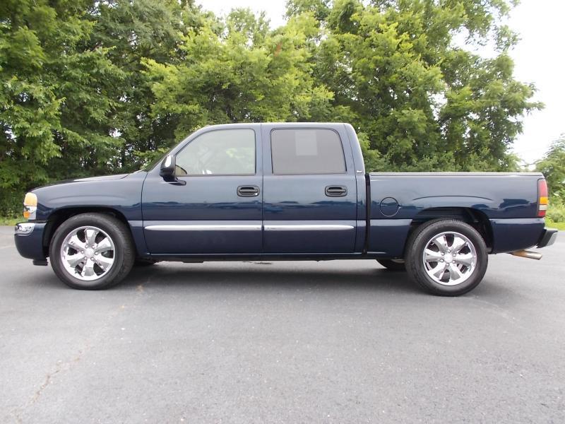 GMC Sierra 1500 Crew Cab 143.5" WB SLE 2005