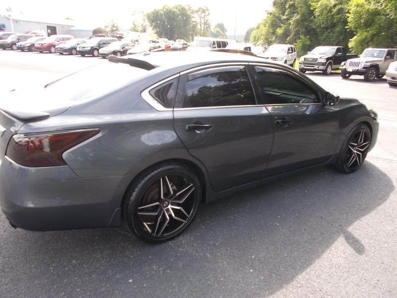 Nissan Altima 4dr Sdn V6 3.5 SL 2013