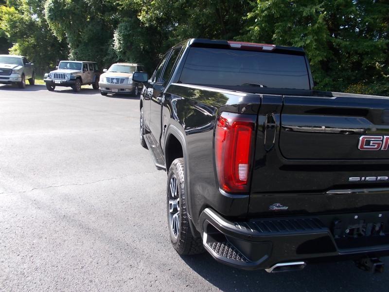 GMC Sierra 1500 4WD Crew Cab 147" AT4 2021