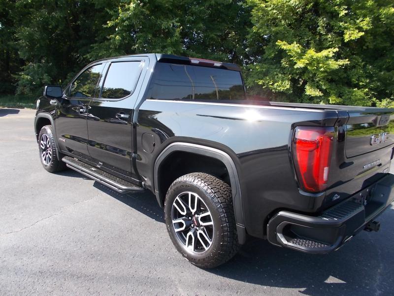 GMC Sierra 1500 4WD Crew Cab 147" AT4 2021