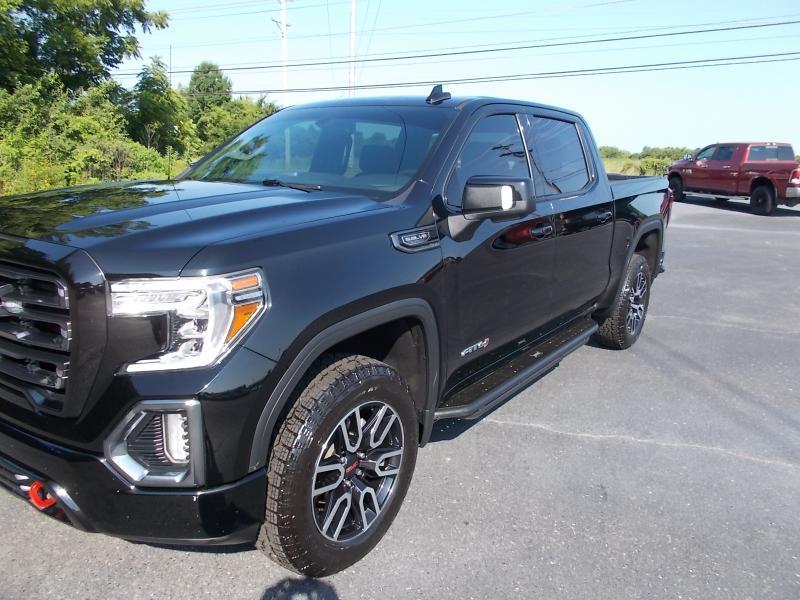 GMC Sierra 1500 4WD Crew Cab 147" AT4 2021