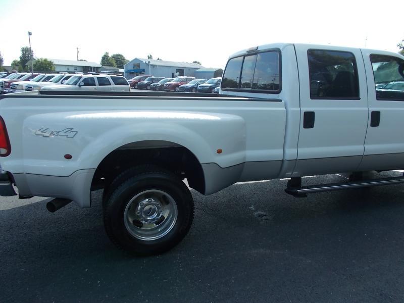 Ford Super Duty F-350 DRW Crew Cab 172" Lariat 4WD 2006