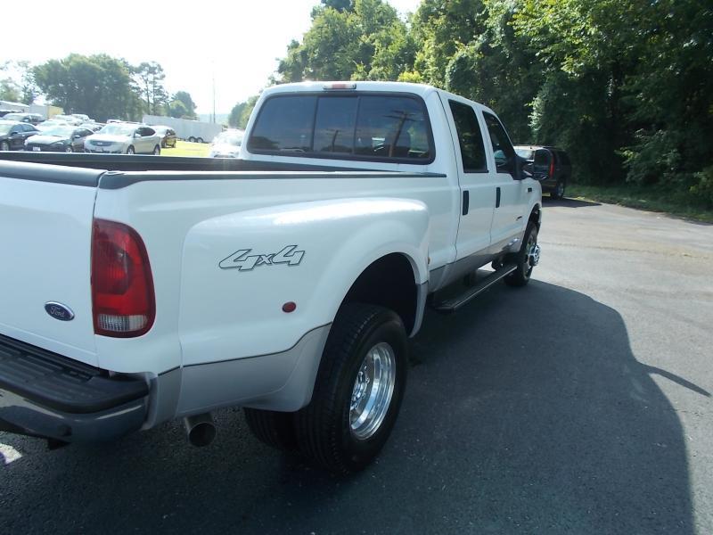 Ford Super Duty F-350 DRW Crew Cab 172" Lariat 4WD 2006